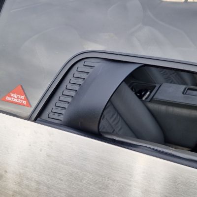 PASSENGER Side Window Air Scoop